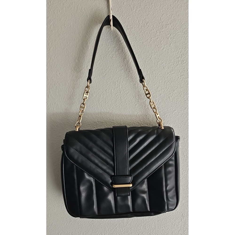 Shoulder Bag/with Black and Gold chain‎